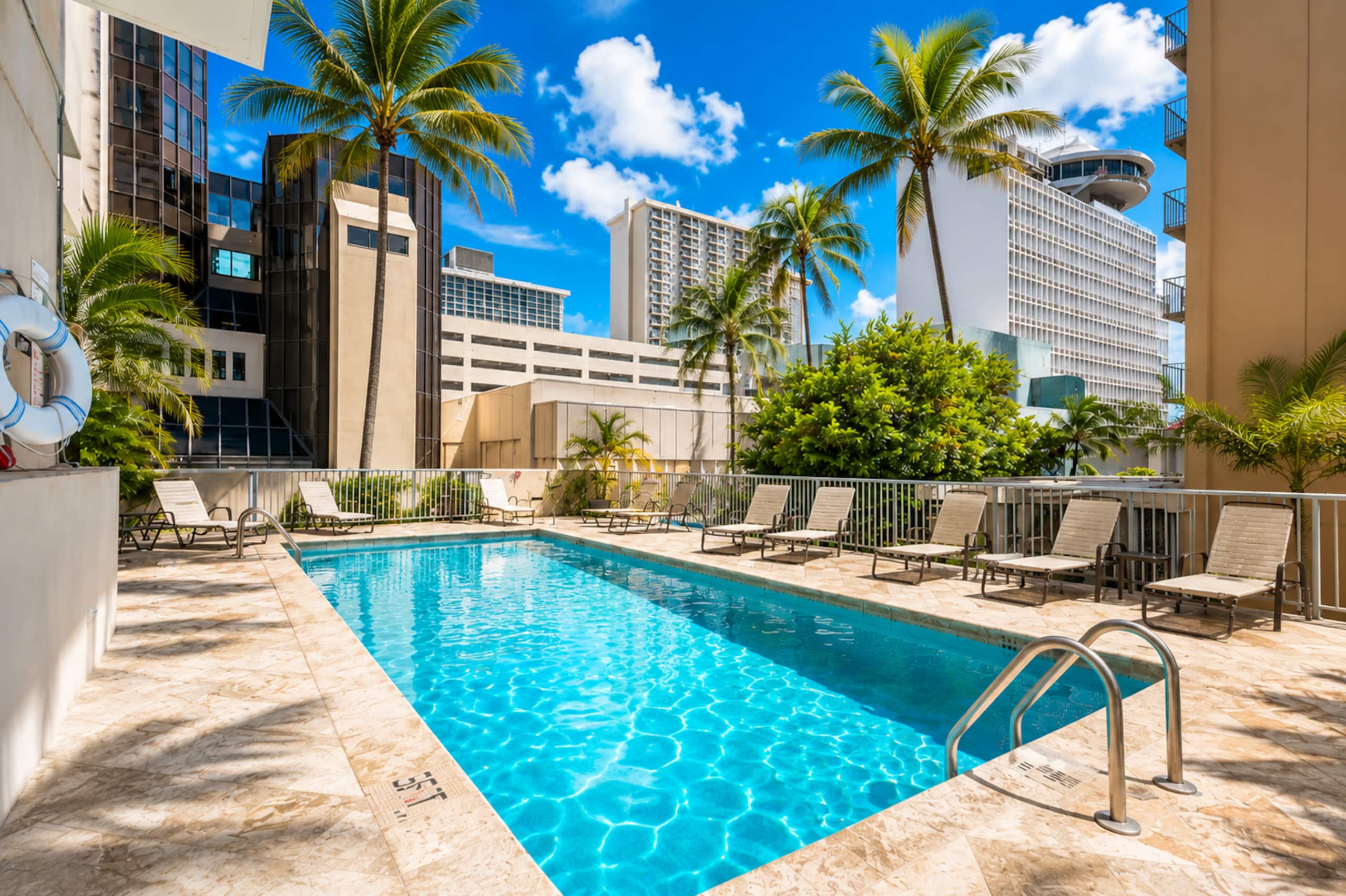 Condo in Honolulu · ★4.96 · Studio · 1 bed · 1 private bath - Image 38