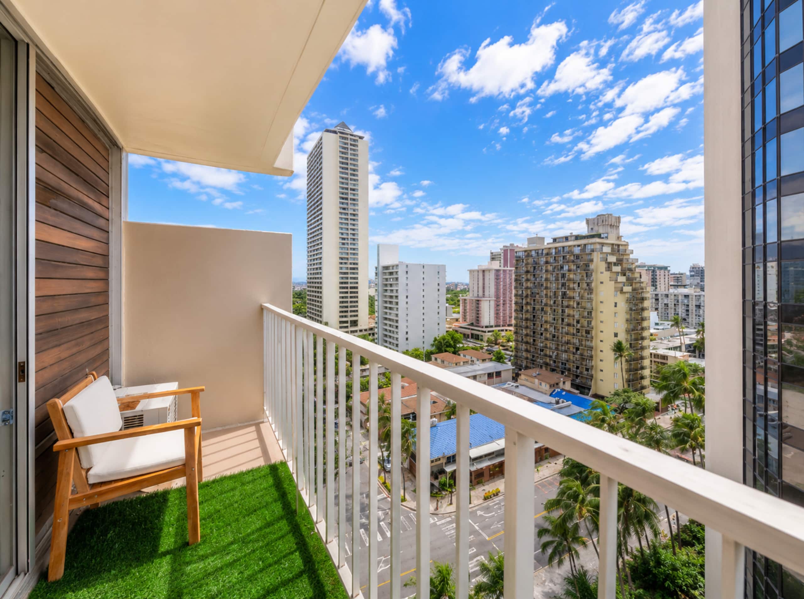 Condo in Honolulu · ★4.96 · Studio · 1 bed · 1 private bath - Image 29