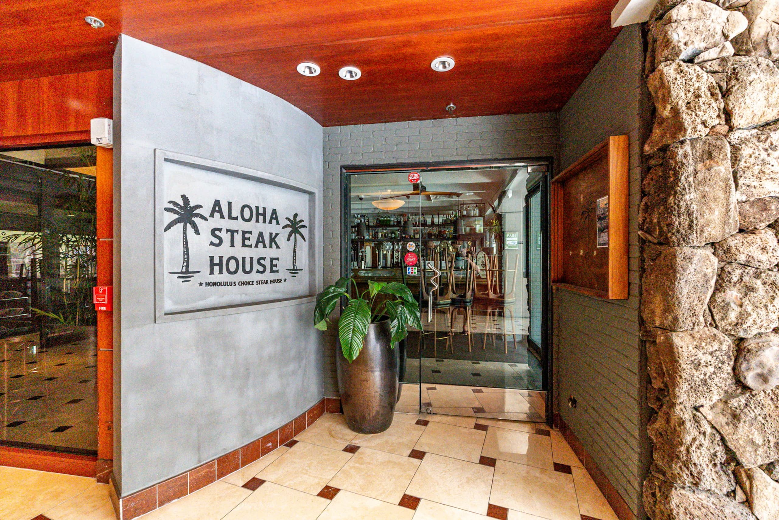 Condo in Honolulu · ★4.96 · Studio · 1 bed · 1 private bath - Image 39