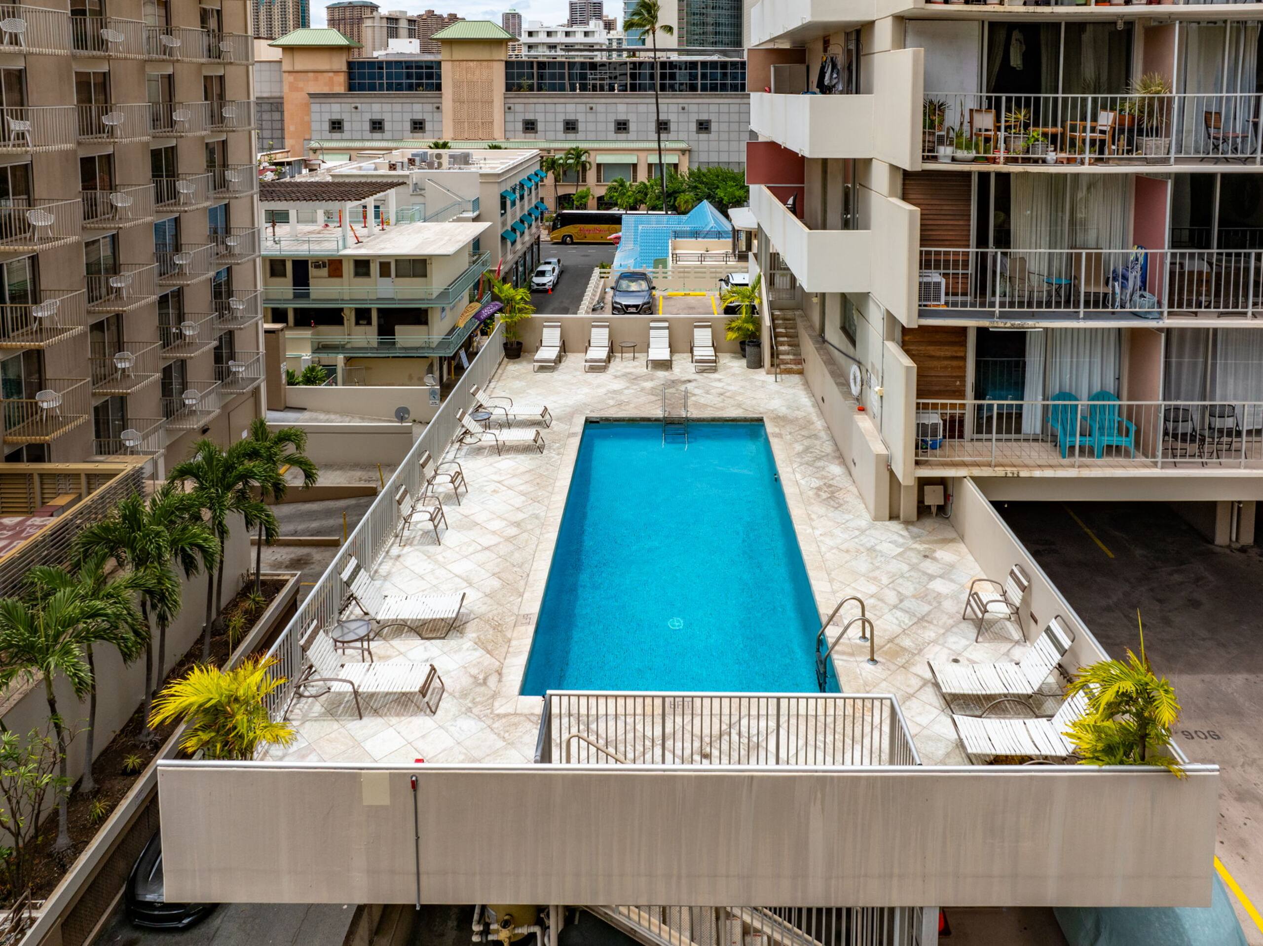 Condo in Honolulu · ★4.96 · Studio · 1 bed · 1 private bath - Image 33