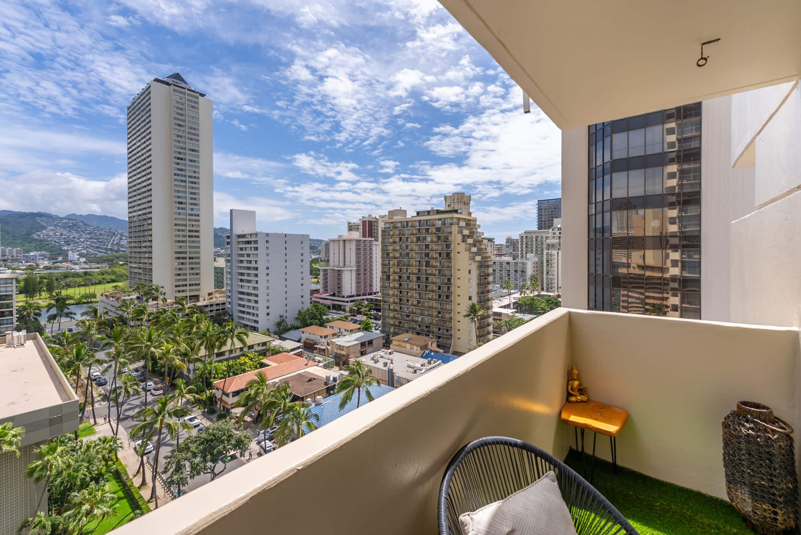 Condo in Honolulu · ★4.96 · Studio · 1 bed · 1 private bath - Image 22