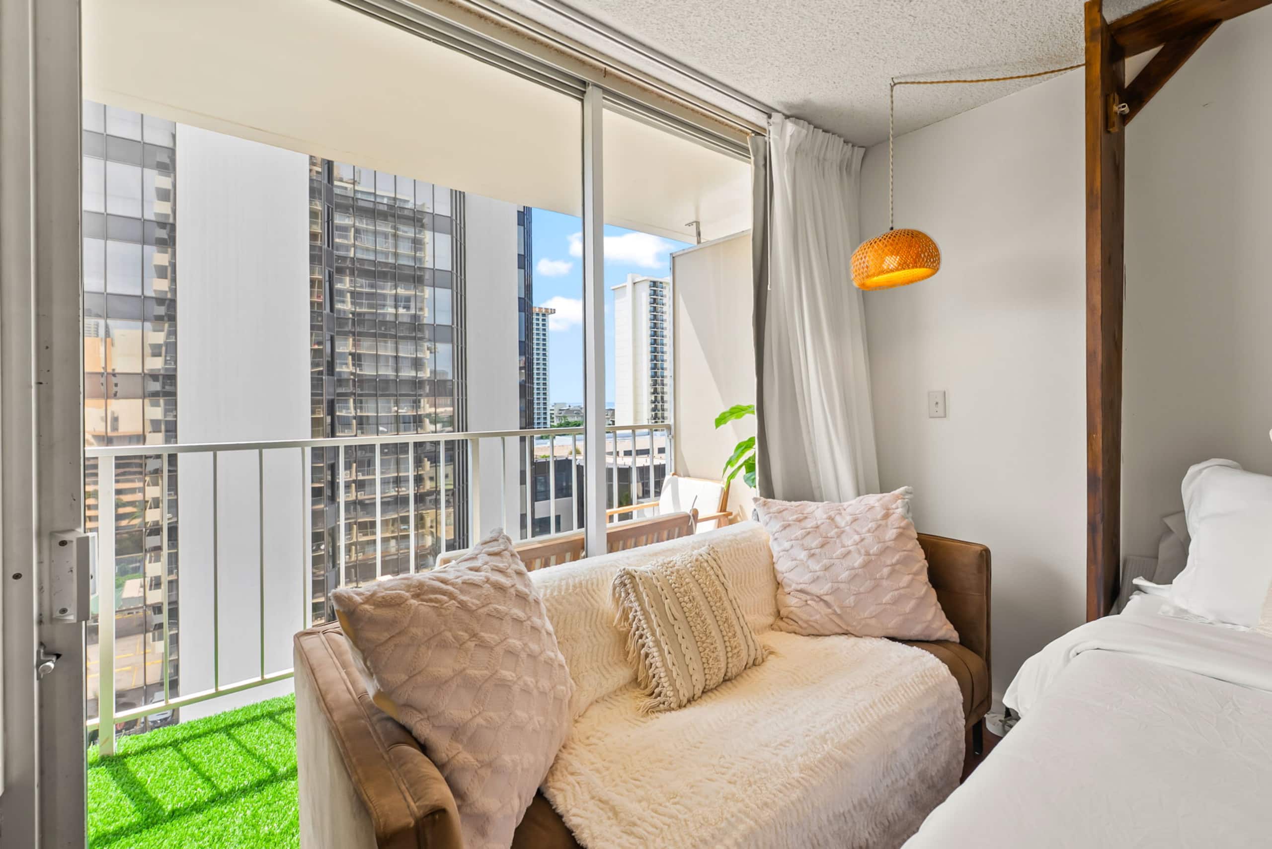Condo in Honolulu · ★4.96 · Studio · 1 bed · 1 private bath - Image 4
