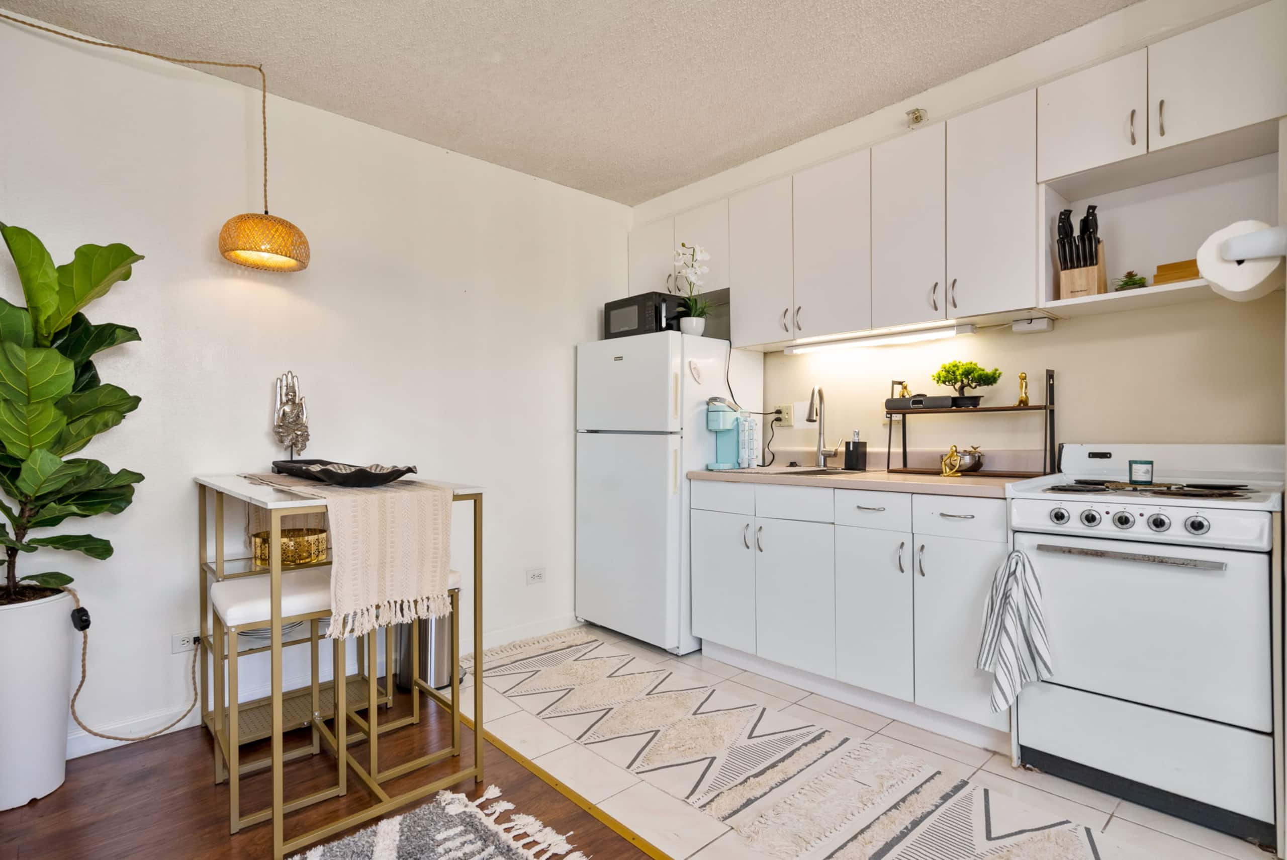 Condo in Honolulu · ★4.96 · Studio · 1 bed · 1 private bath - Image 18