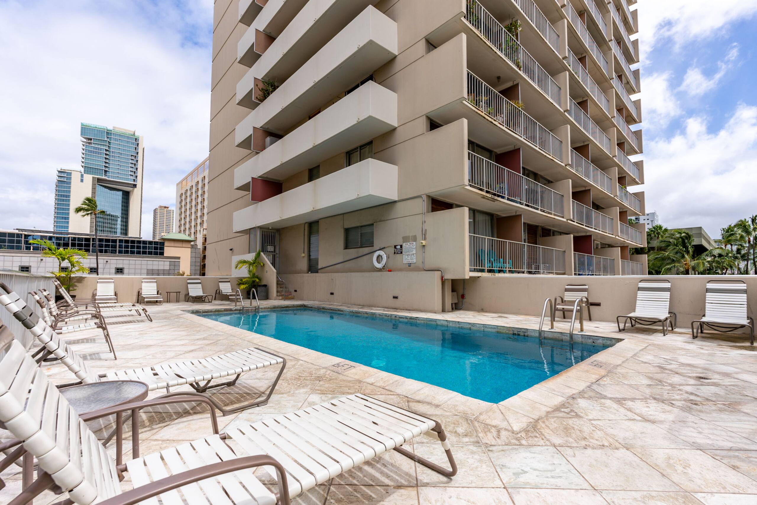 Condo in Honolulu · ★4.96 · Studio · 1 bed · 1 private bath - Image 34
