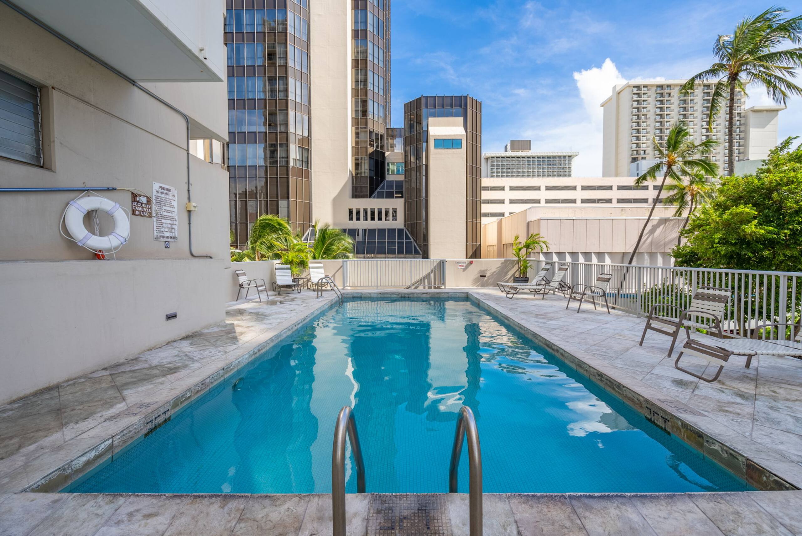 Condo in Honolulu · ★4.96 · Studio · 1 bed · 1 private bath - Image 35
