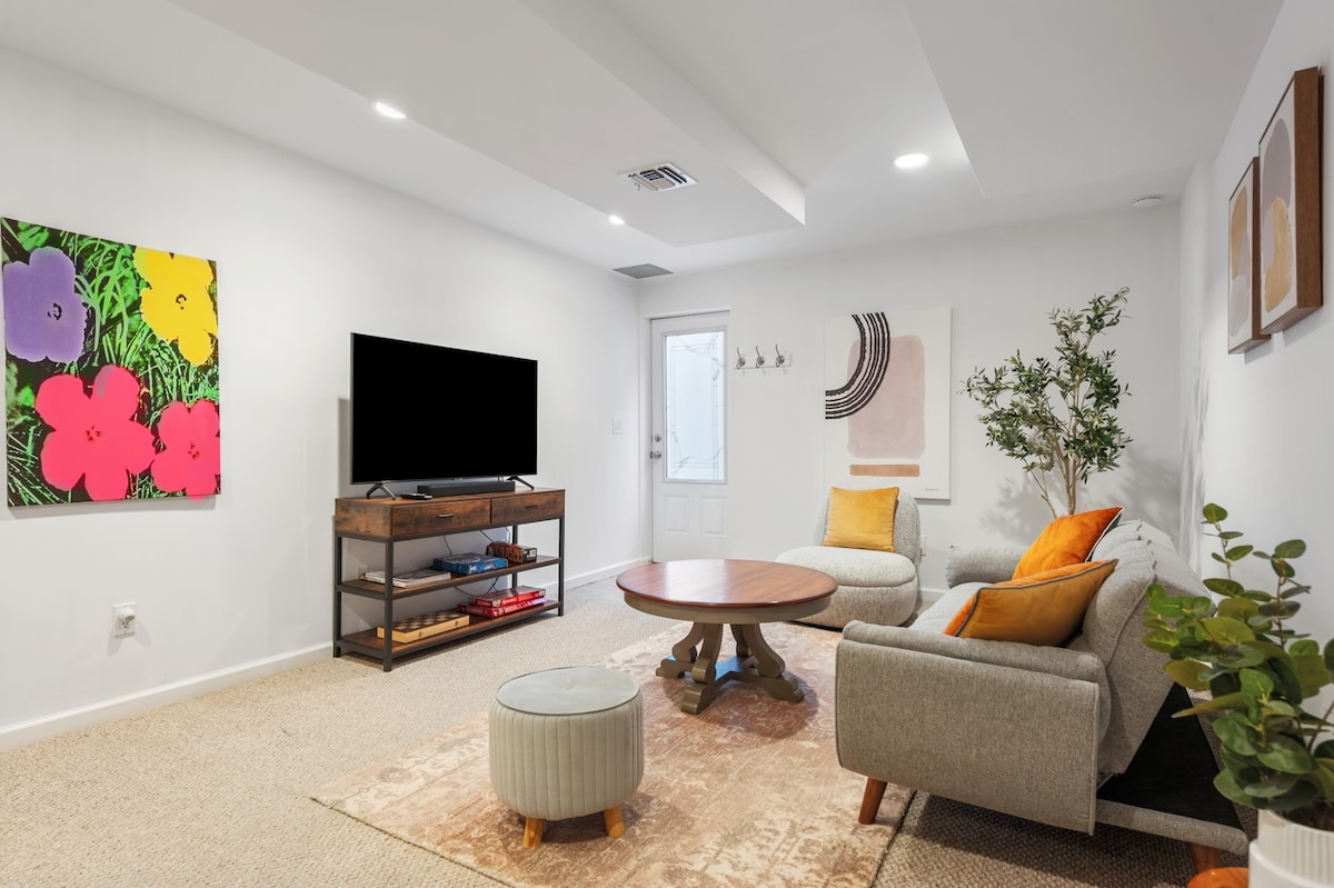 Бонус всекидневна на отделен етаж - чудесно за филмова вечер или тих престой