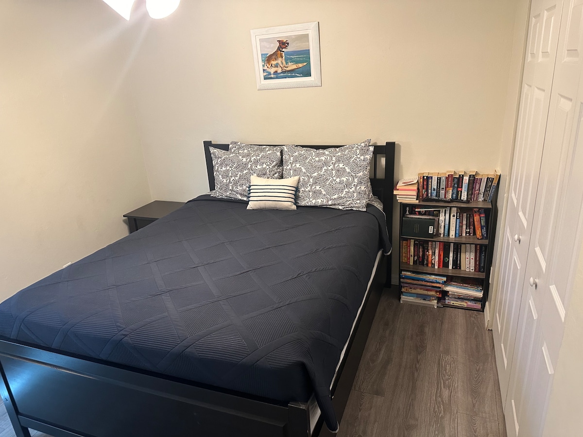 Queen bedroom with library
