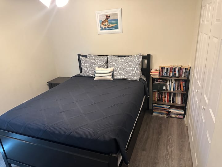 Queen bedroom with library