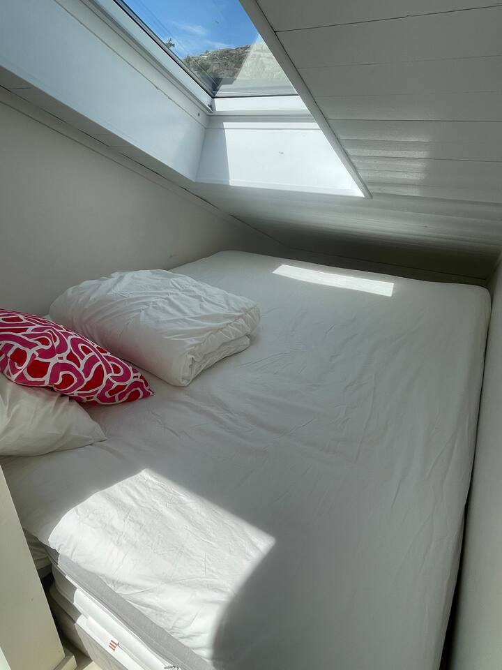 Dormitorio con vista a las estrellas.