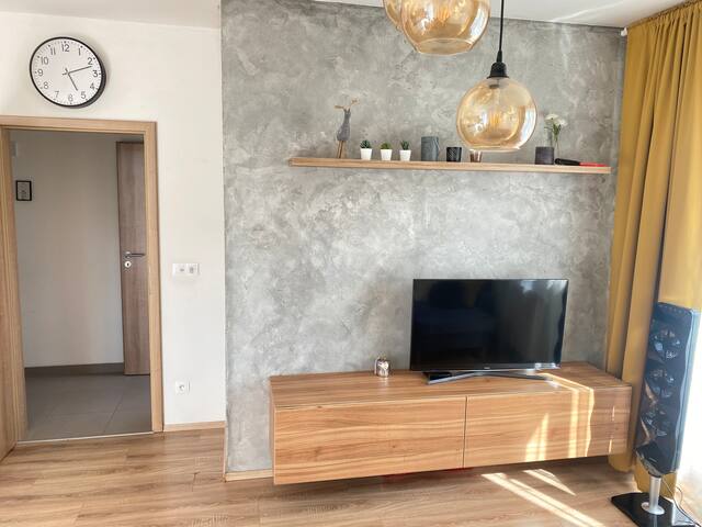 Family apartment with garden pool and playground! gallery image 2