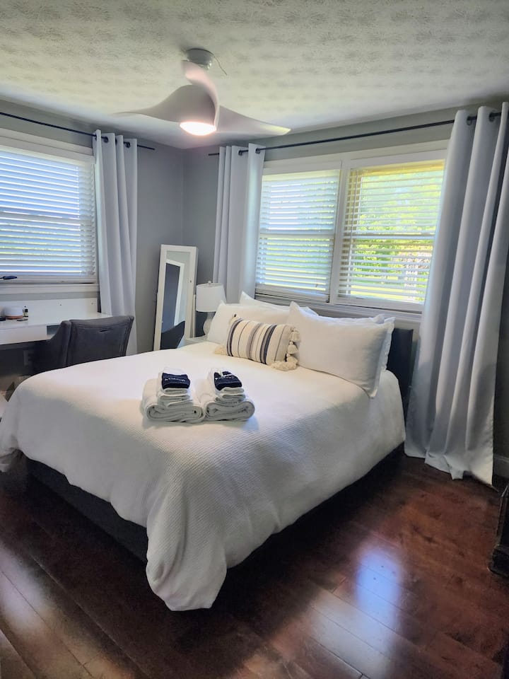 Bedroom 2: Queen size  Nector mattress. Storage for your personal items in dresser and closet .Private work space. Side lamps with USB charging stations. Down comforter, extra blankets and sheets if needed