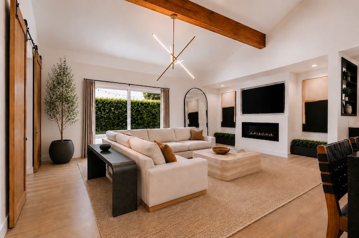 Cozy Designer Villa In Heart Of Oc - Fountain Valley, CA