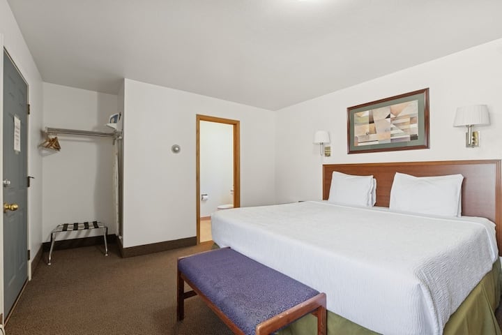 #14 King Bed Room Just 17 Miles To Gnp - Columbia Falls, MT