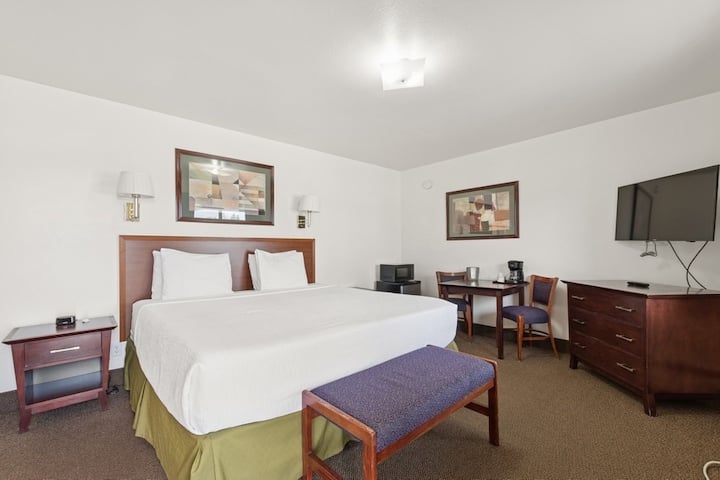 #25 King Bed Room Just 17 Miles To Gnp - Columbia Falls, MT