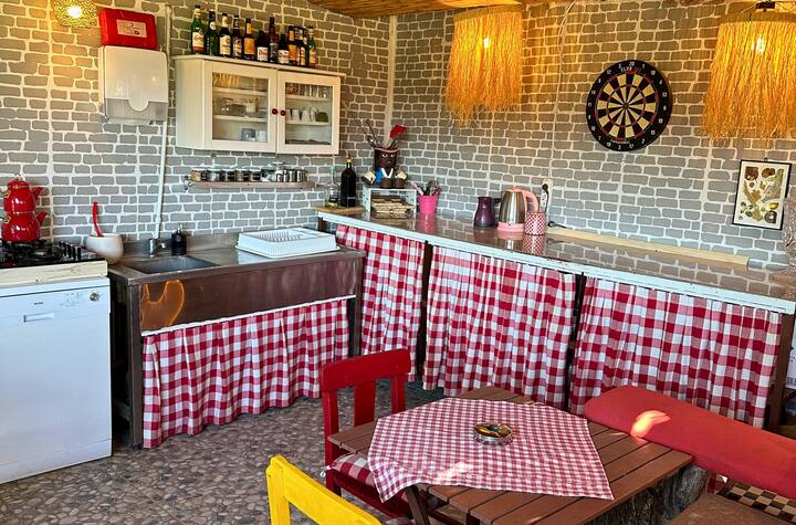 Rustic Caravan With Private Gazebo & Swing - Seferihisar