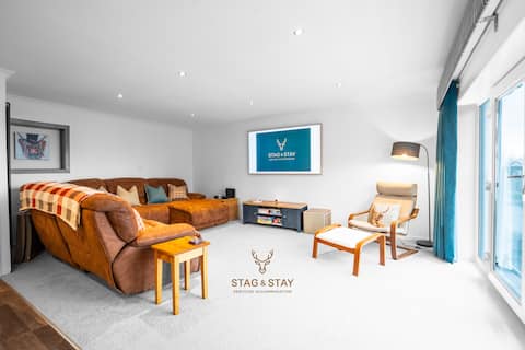 Spacious river view | Easy airport +Glasgow access