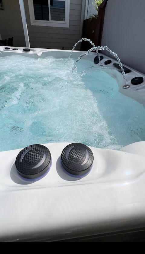 Modern oasis with Hot tub & EV charger