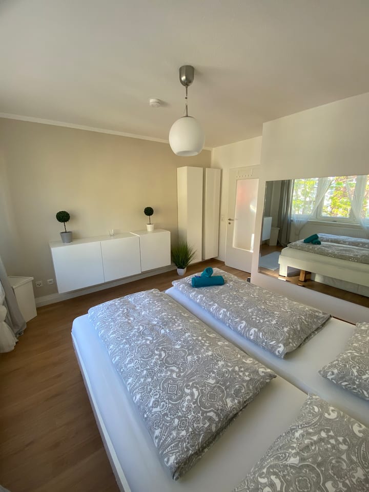 Central,quiet,modern,balcony,kitchen, Up To 4 Beds - Cologne
