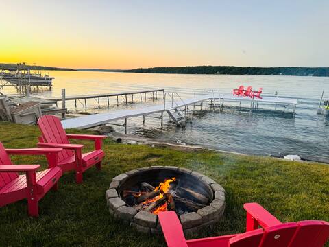 Waterfront w/ New Dock & MooringBall for your boat