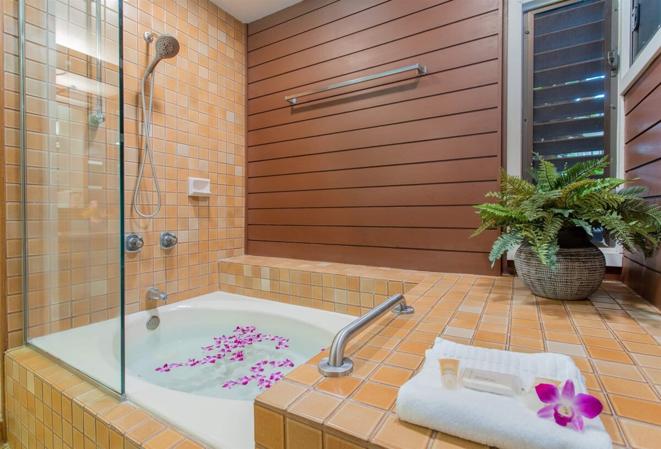 Villa in Lahaina · ★4.9 · 1 bedroom · 2 beds · 2 baths - Image 42