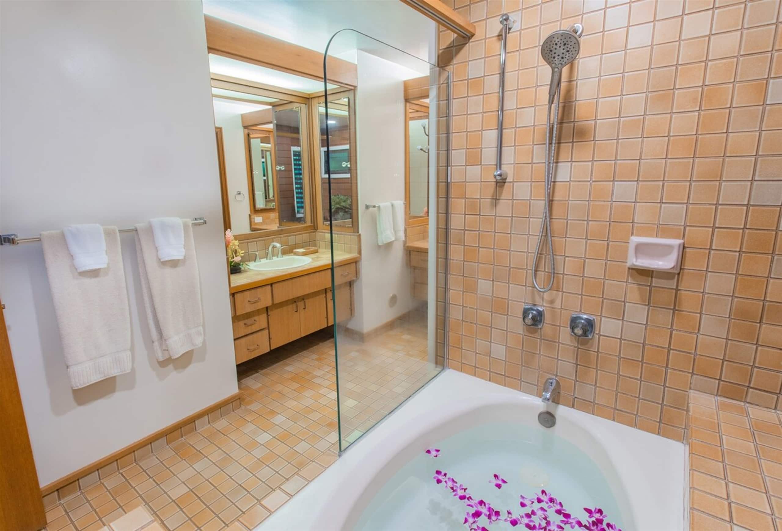 Villa in Lahaina · ★4.9 · 1 bedroom · 2 beds · 2 baths - Image 41