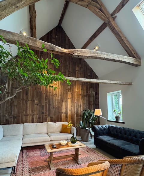 Authentic 6-person vacation home. Splendid view.