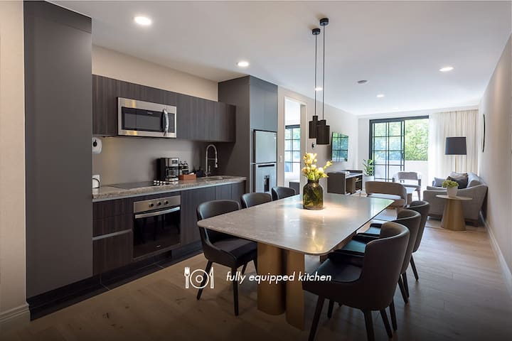 Condesa – Balcony Ste. Live/Work 2BD/2BA 6PAX