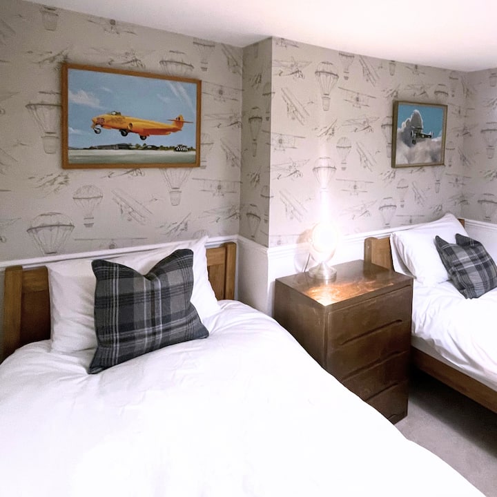 חדר שינה זוגי אופנתי אידיאלי למשפחות או לאורחים נוספים