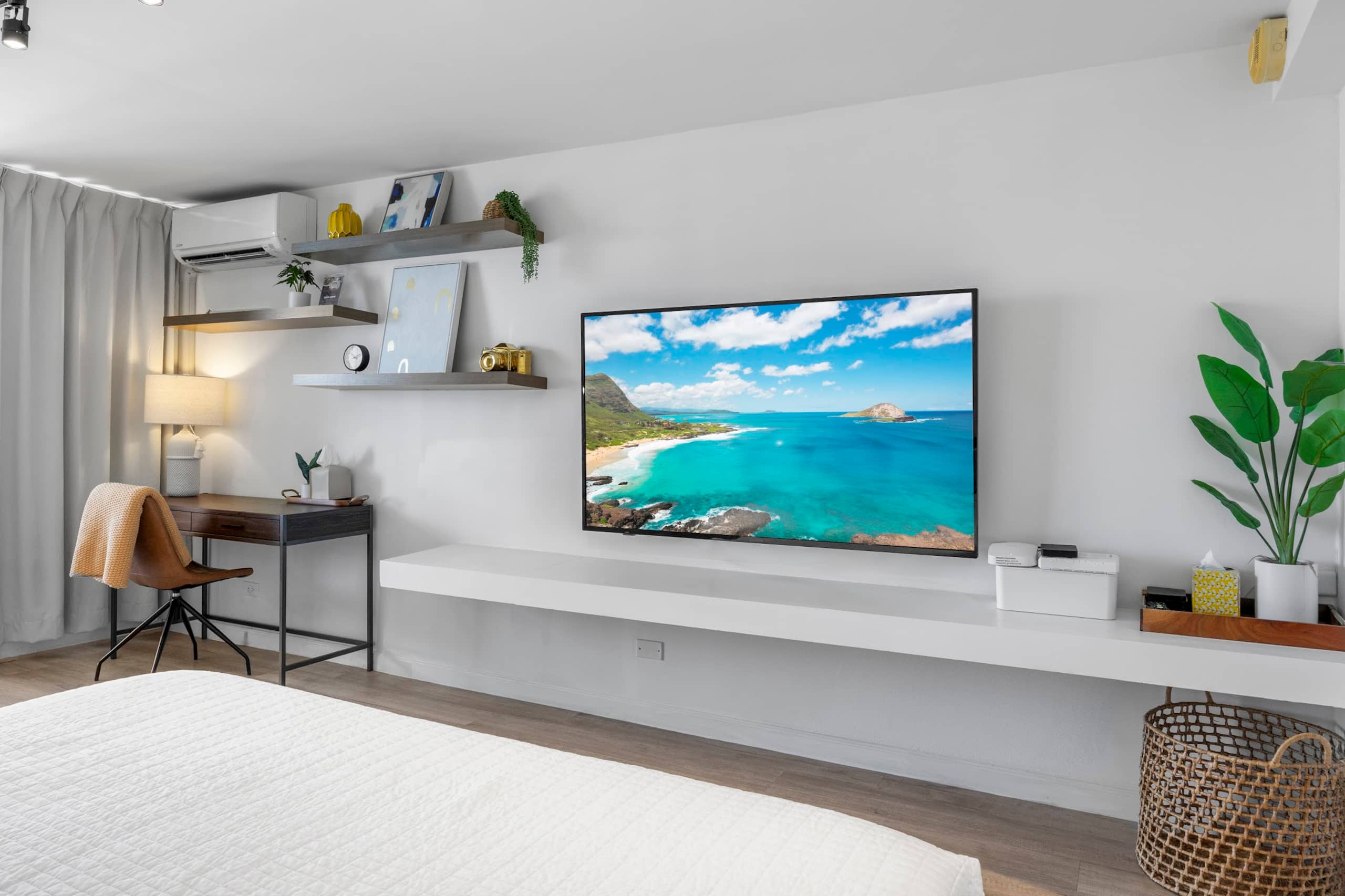 Condo in Honolulu · ★4.94 · Studio · 2 beds · 1 private bath - Image 3