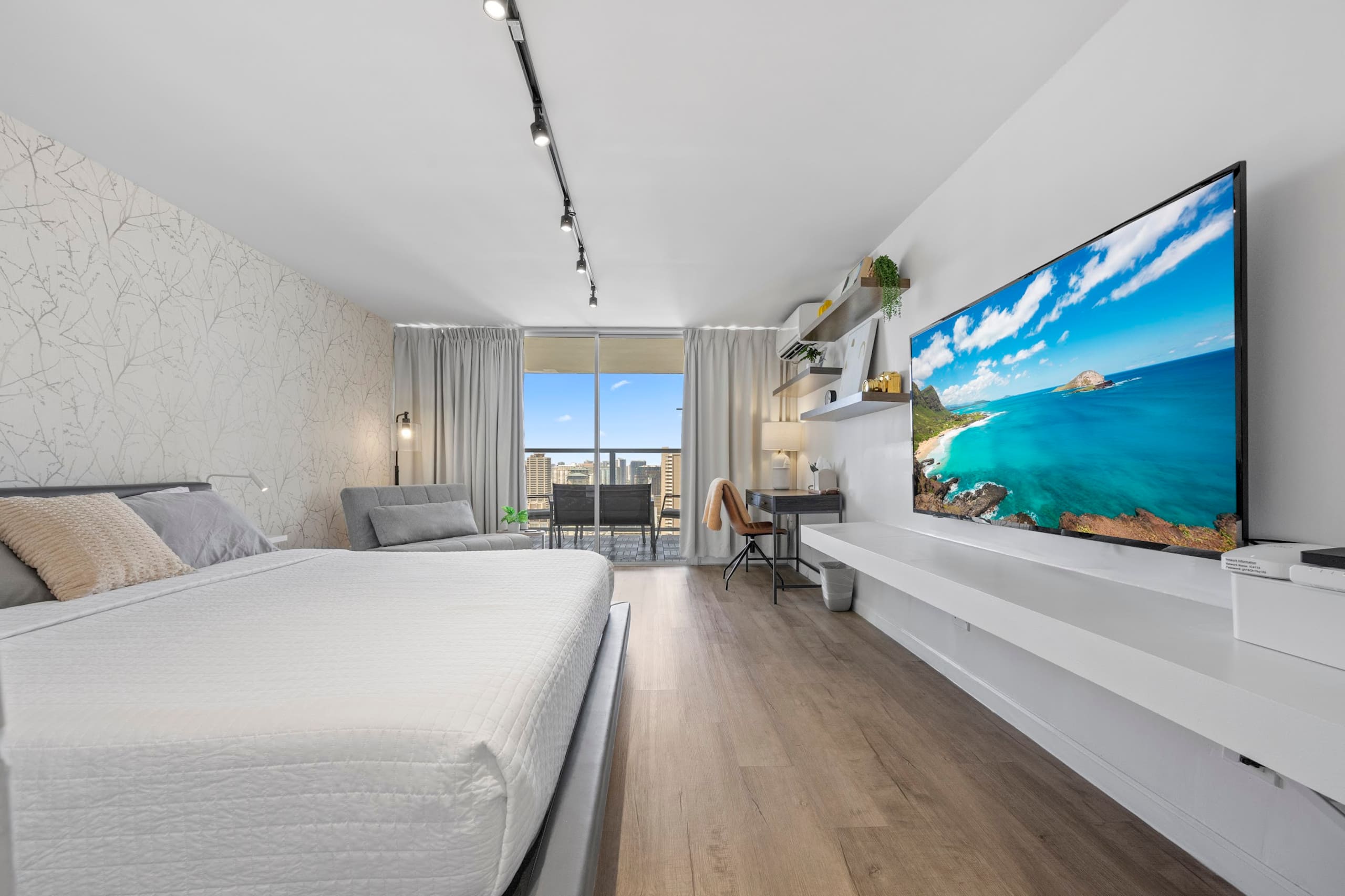 Condo in Honolulu · ★4.94 · Studio · 2 beds · 1 private bath - Image 11