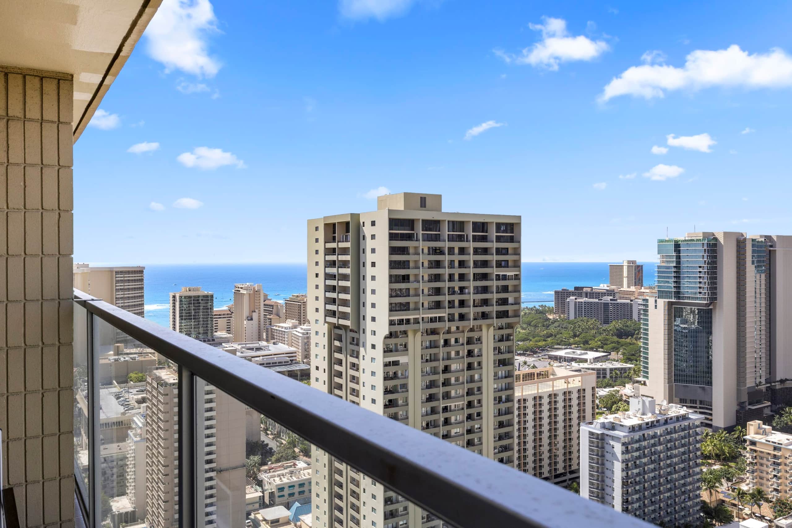 Condo in Honolulu · ★4.94 · Studio · 2 beds · 1 private bath - Image 40