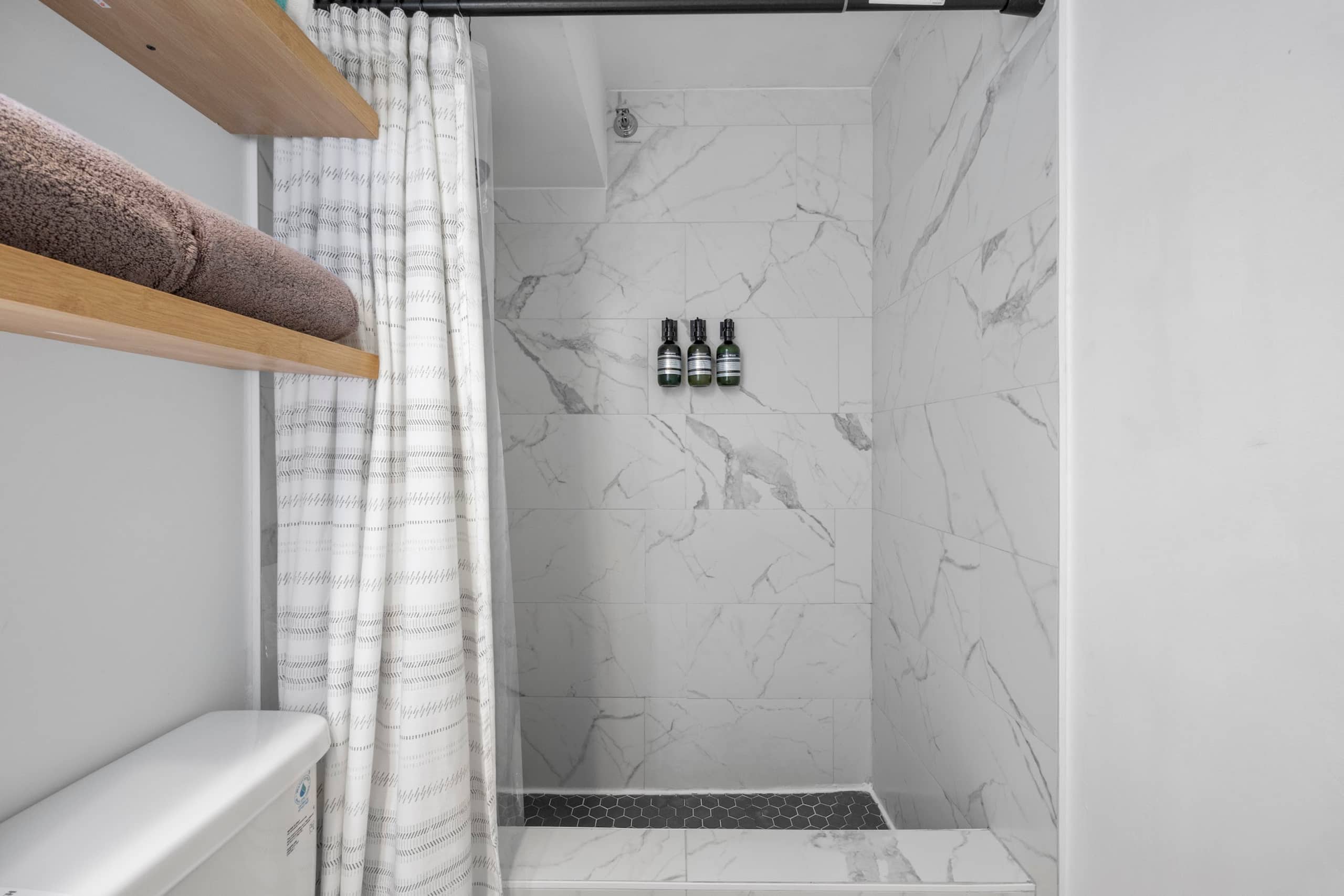 Condo in Honolulu · ★4.94 · Studio · 2 beds · 1 private bath - Image 30