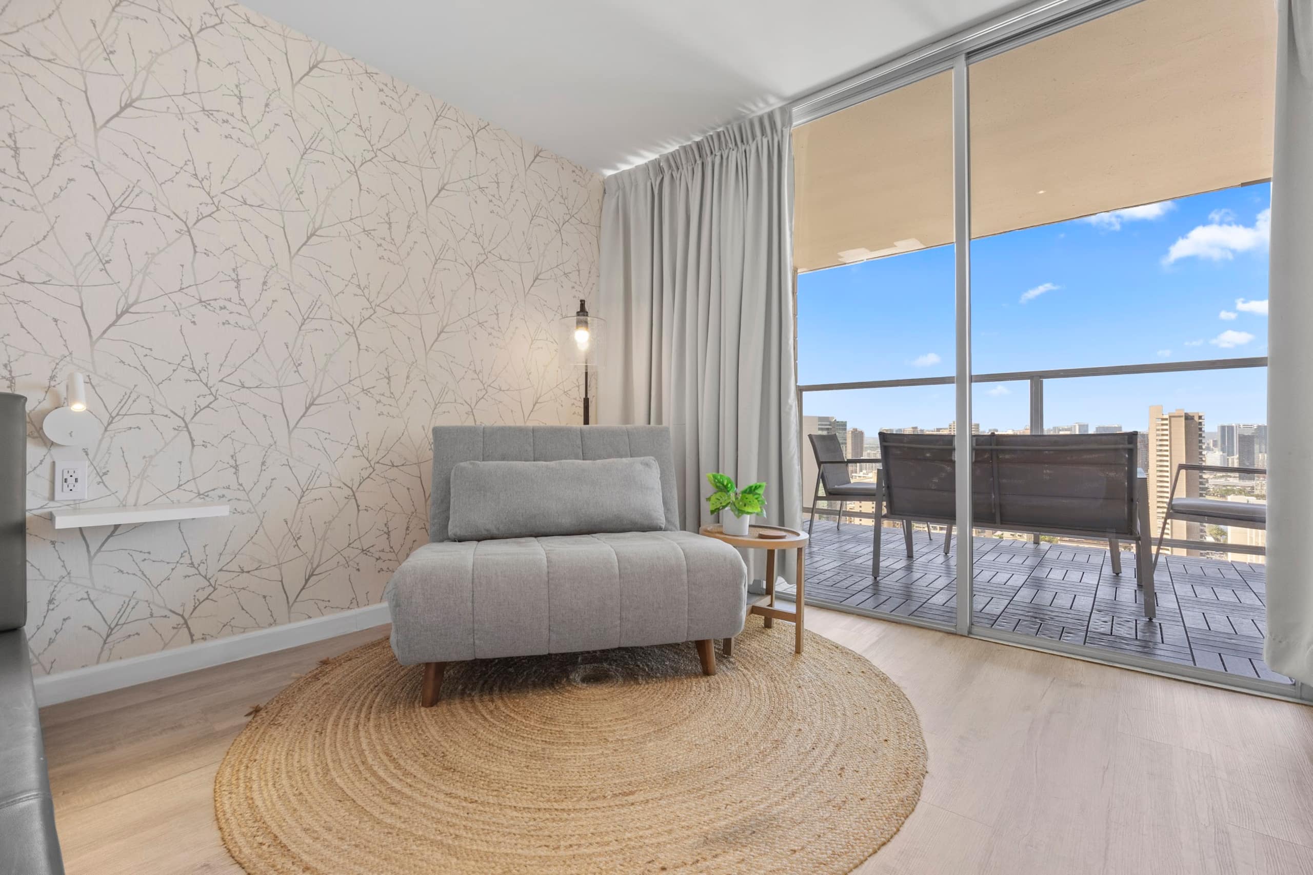 Condo in Honolulu · ★4.94 · Studio · 2 beds · 1 private bath - Image 9