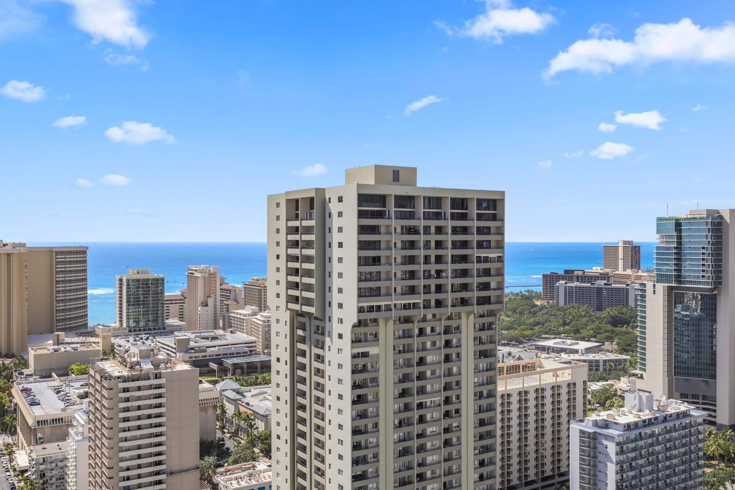 Condo in Honolulu · ★4.94 · Studio · 2 beds · 1 private bath - Image 35