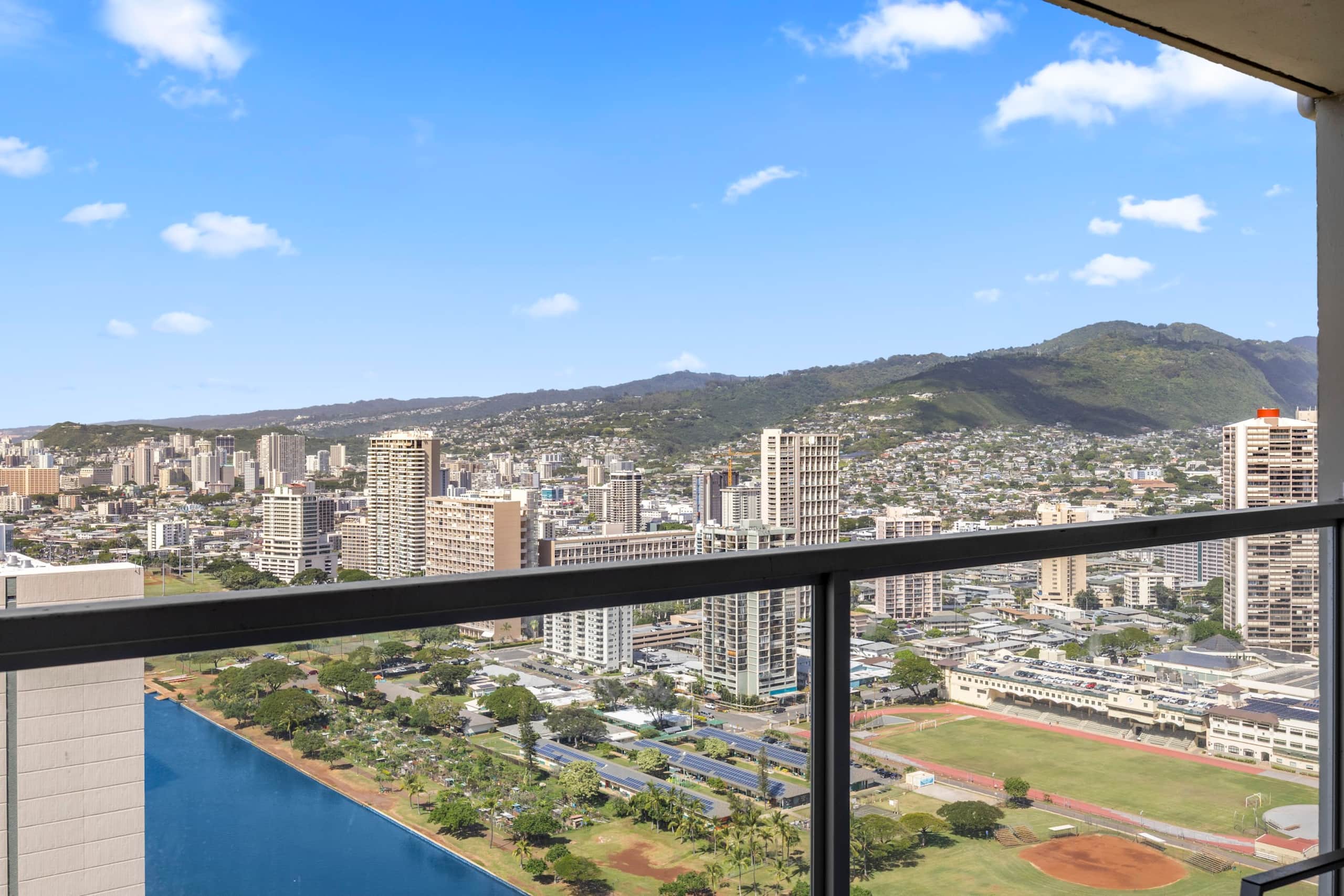 Condo in Honolulu · ★4.94 · Studio · 2 beds · 1 private bath - Image 39