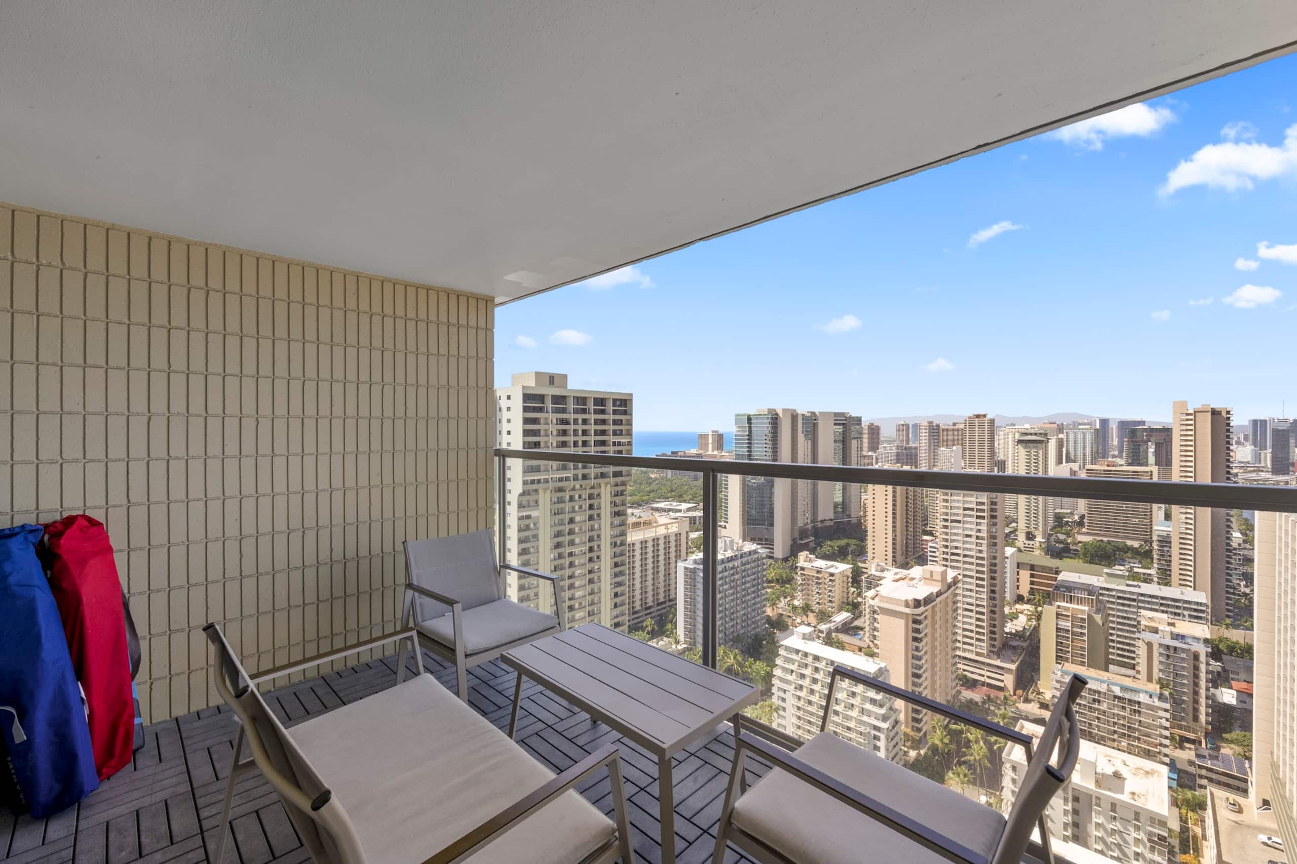 Condo in Honolulu · ★4.94 · Studio · 2 beds · 1 private bath - Image 38