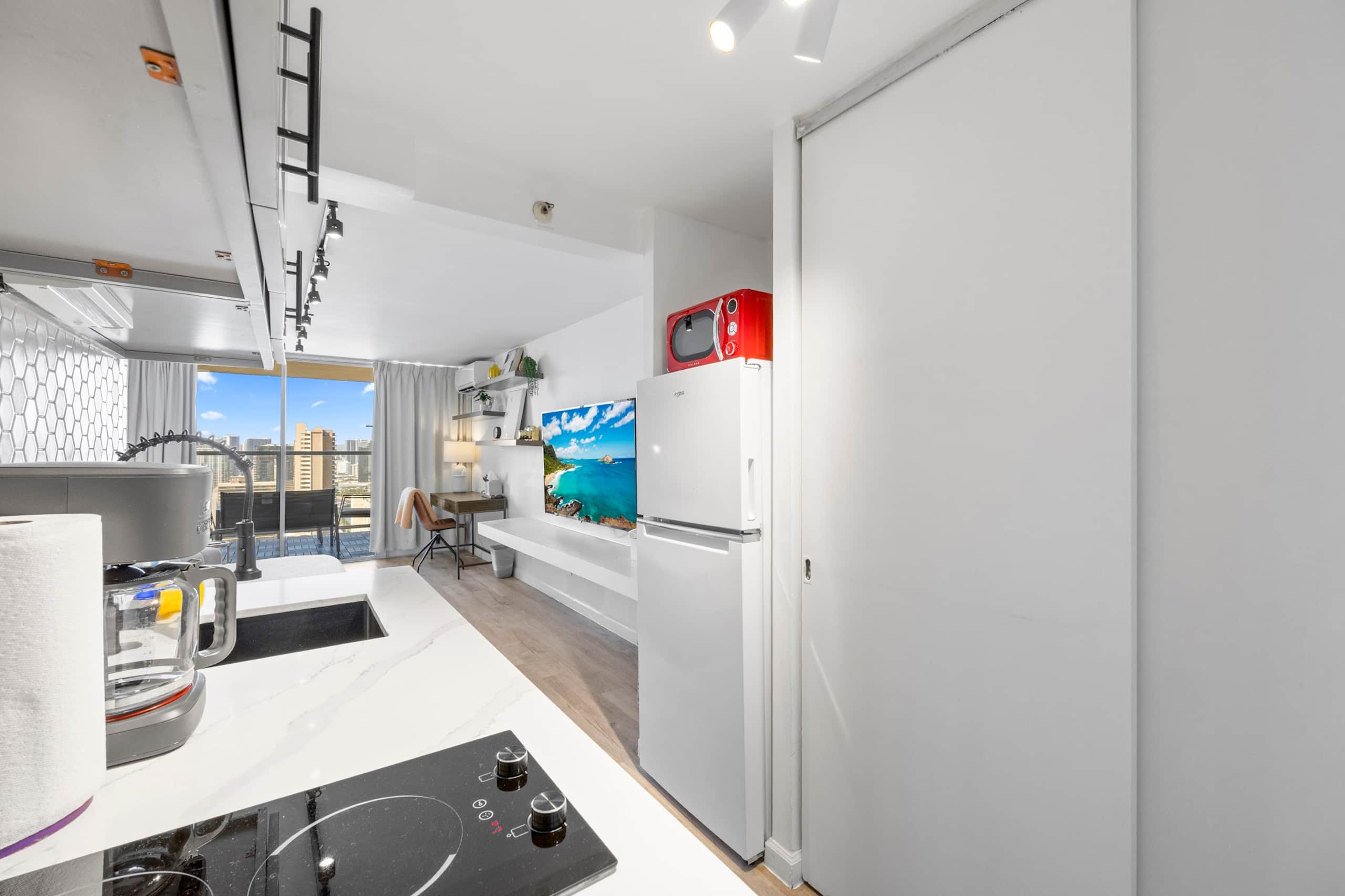 Condo in Honolulu · ★4.94 · Studio · 2 beds · 1 private bath - Image 19