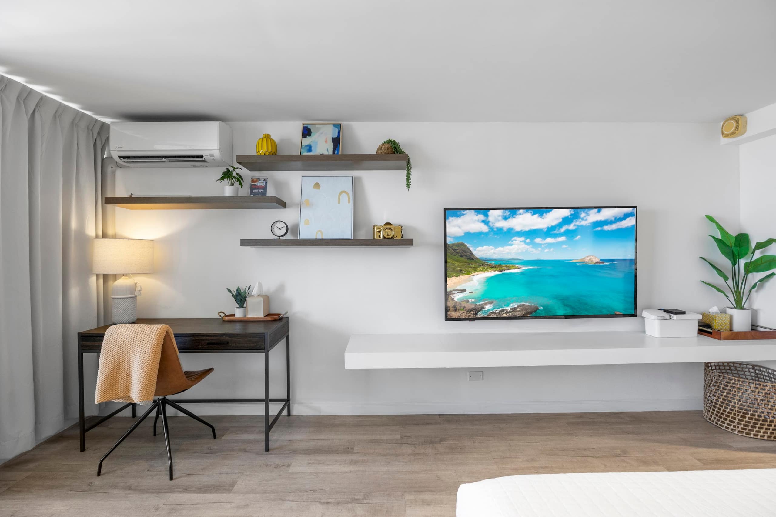 Condo in Honolulu · ★4.94 · Studio · 2 beds · 1 private bath - Image 5