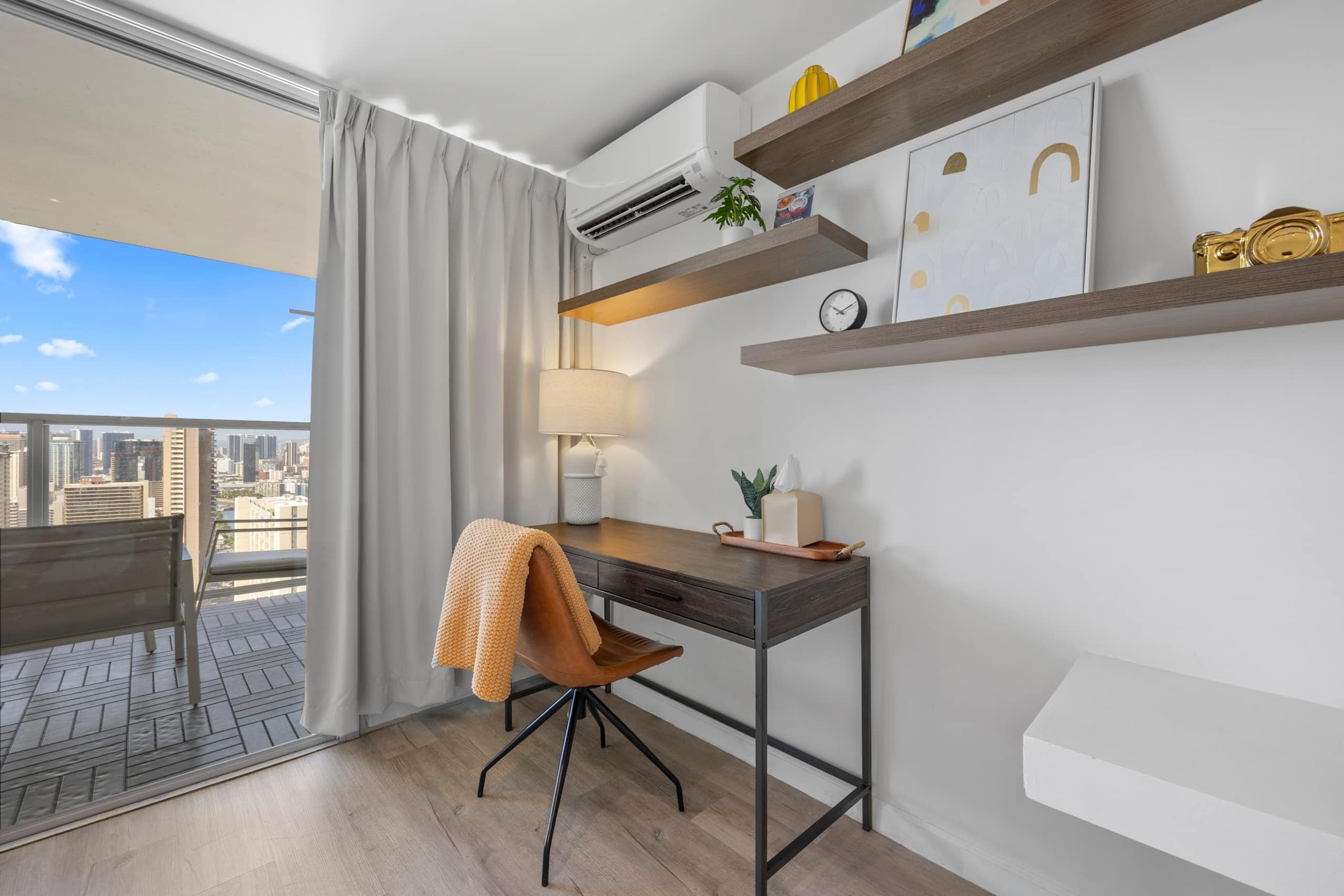 Condo in Honolulu · ★4.94 · Studio · 2 beds · 1 private bath - Image 6