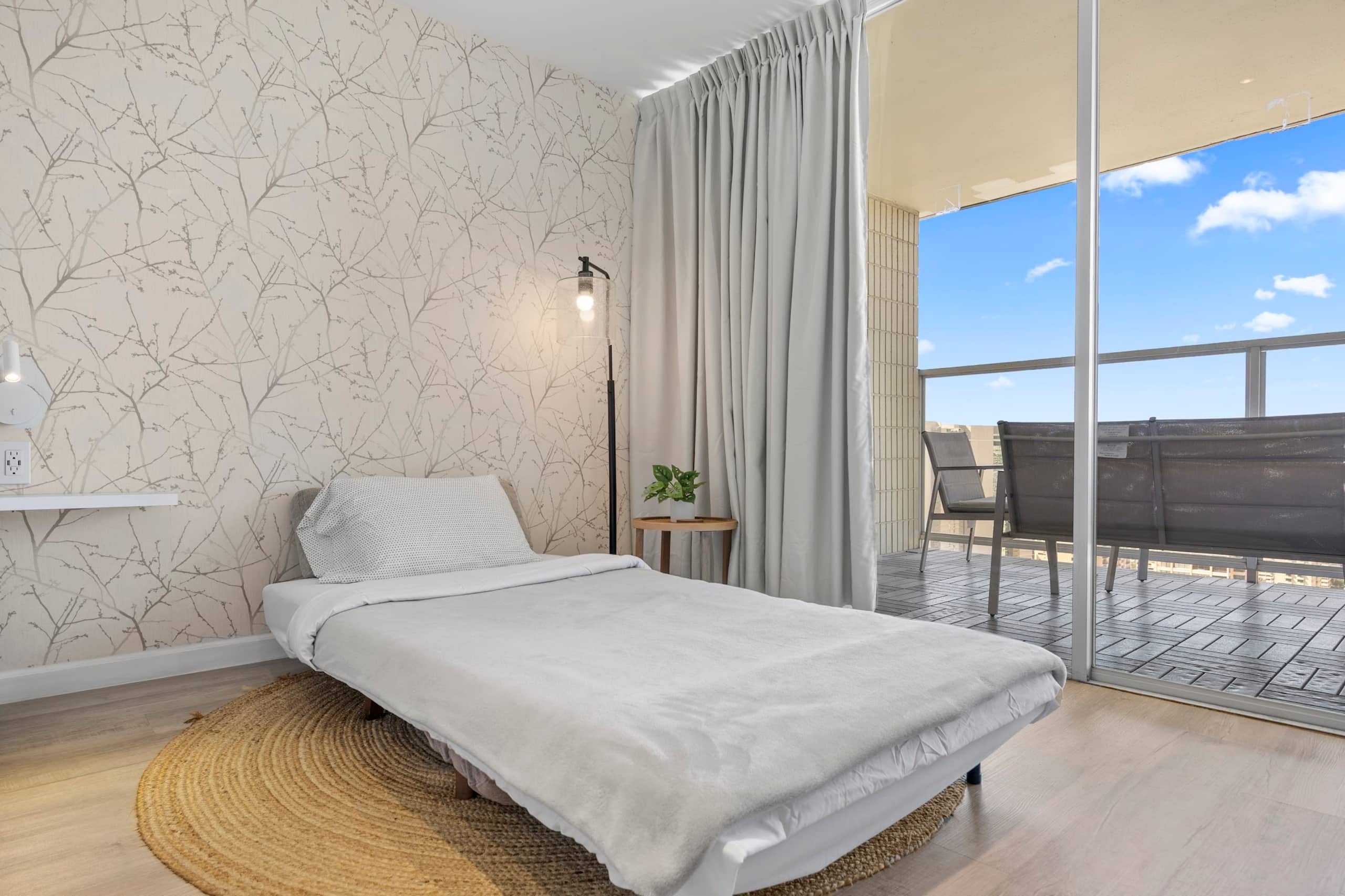 Condo in Honolulu · ★4.94 · Studio · 2 beds · 1 private bath - Image 15