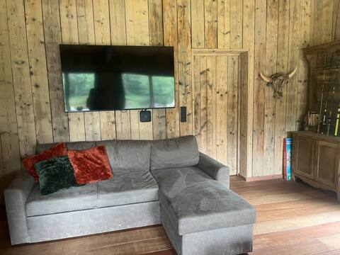 Top Airbnb: Secluded Francorchamps-Chalet by a pond in Wallonie
