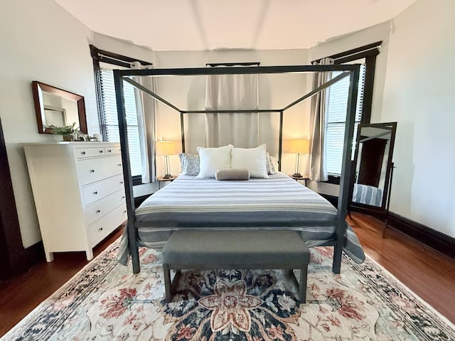 Urban Retreat in Historic Neighborhood (🐶 welcome)