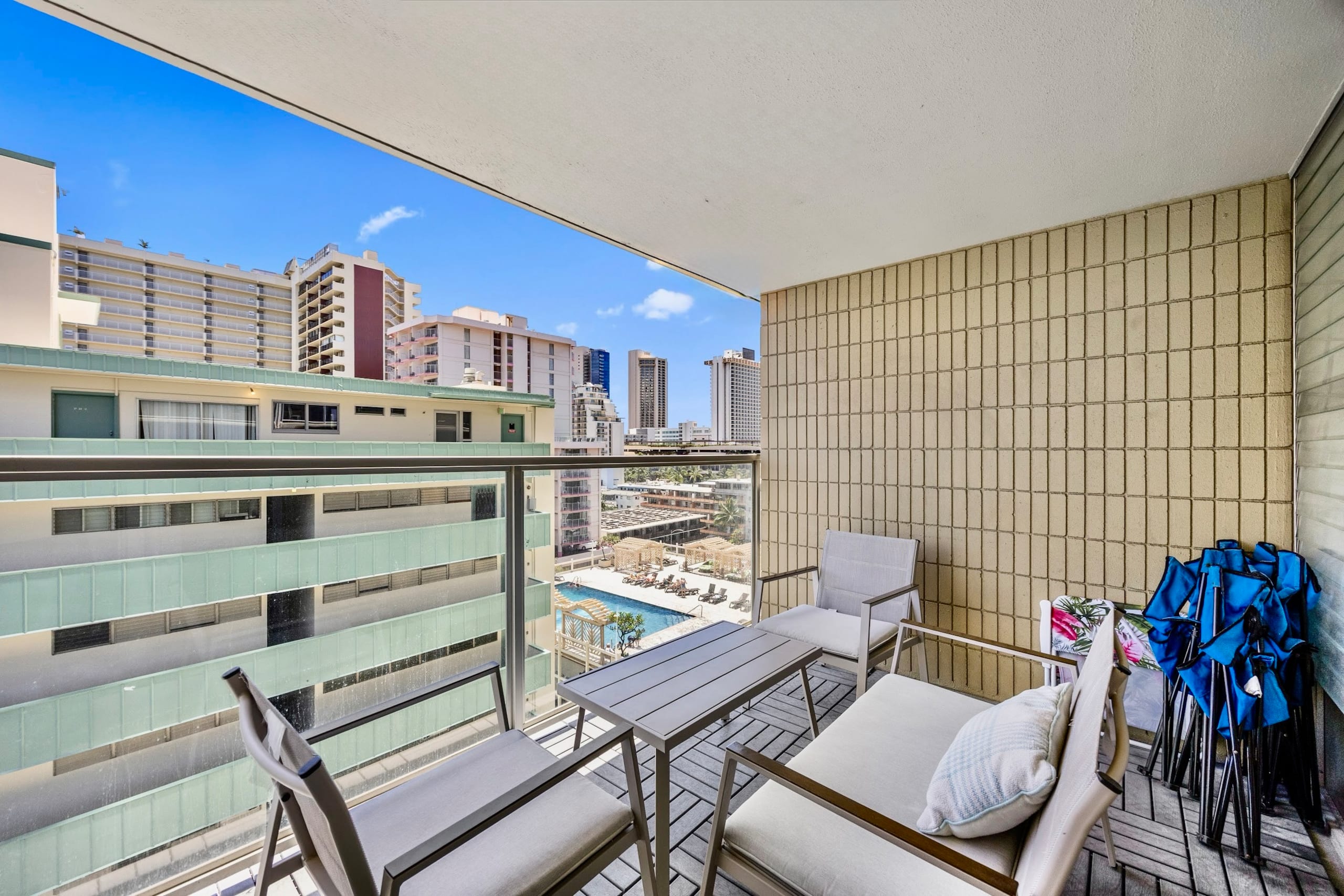 Condo in Honolulu · ★4.96 · 1 bedroom · 4 beds · 1 private bath - Image 49