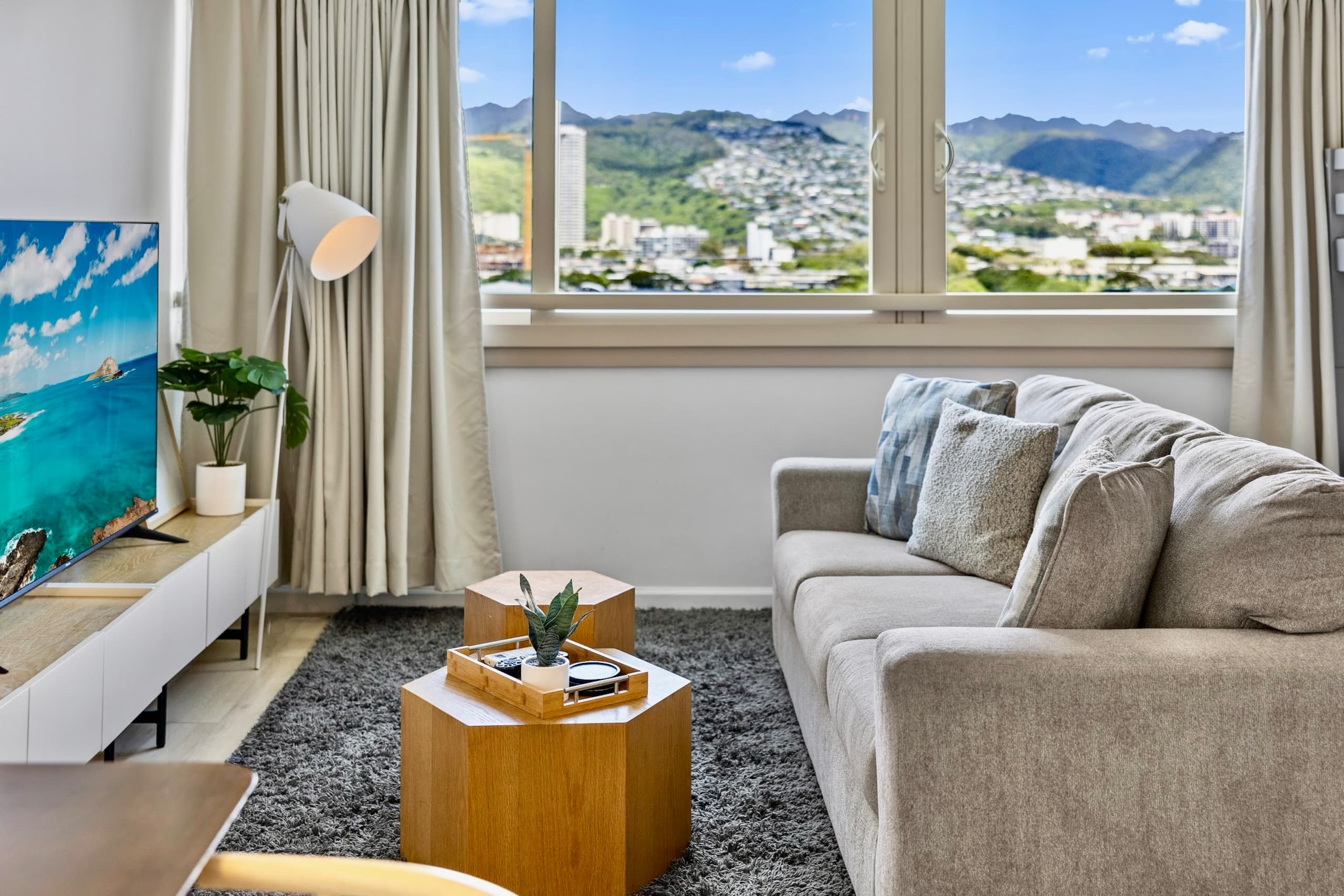 Condo in Honolulu · ★4.96 · 1 bedroom · 4 beds · 1 private bath - Image 6