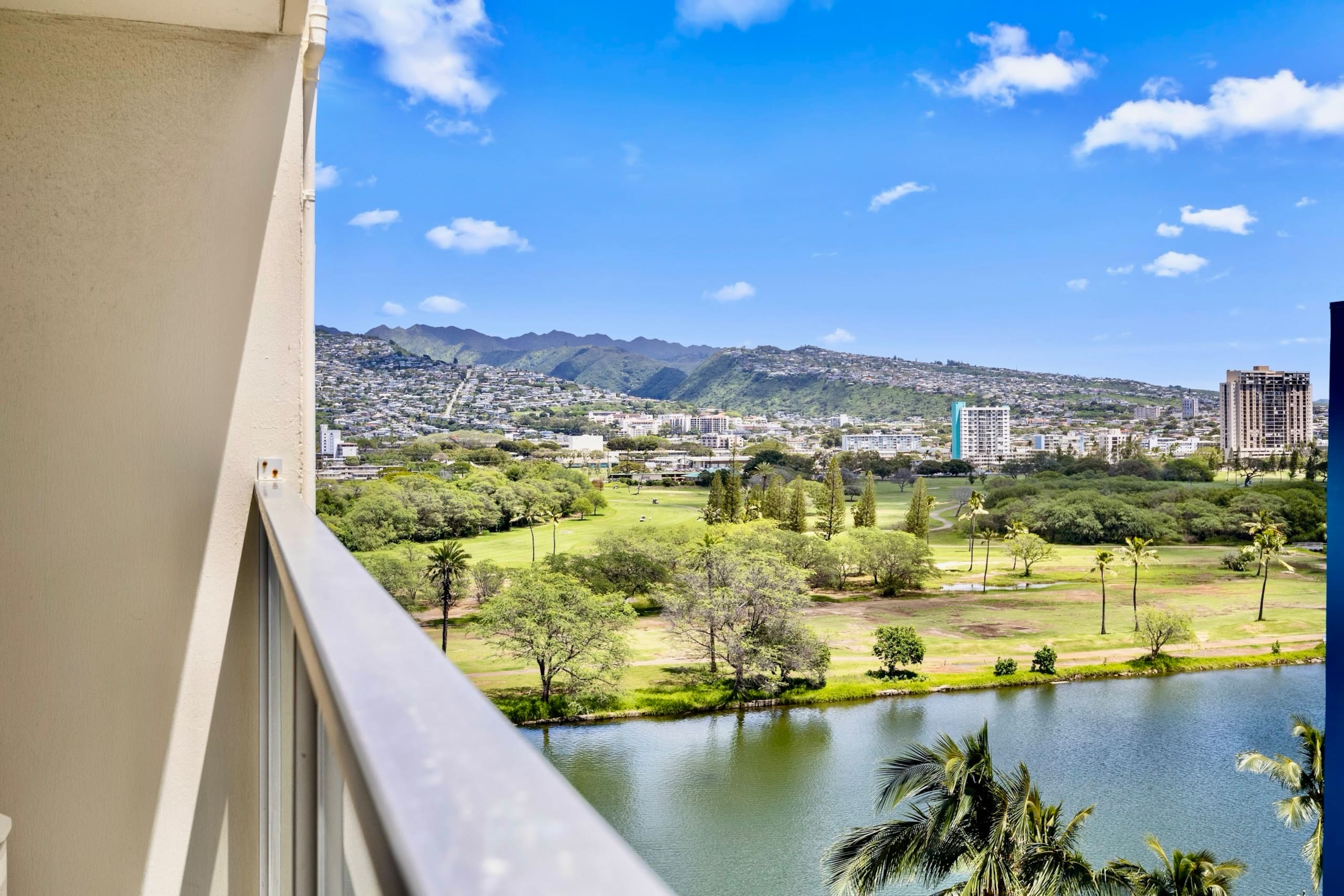 Condo in Honolulu · ★4.96 · 1 bedroom · 4 beds · 1 private bath - Image 48