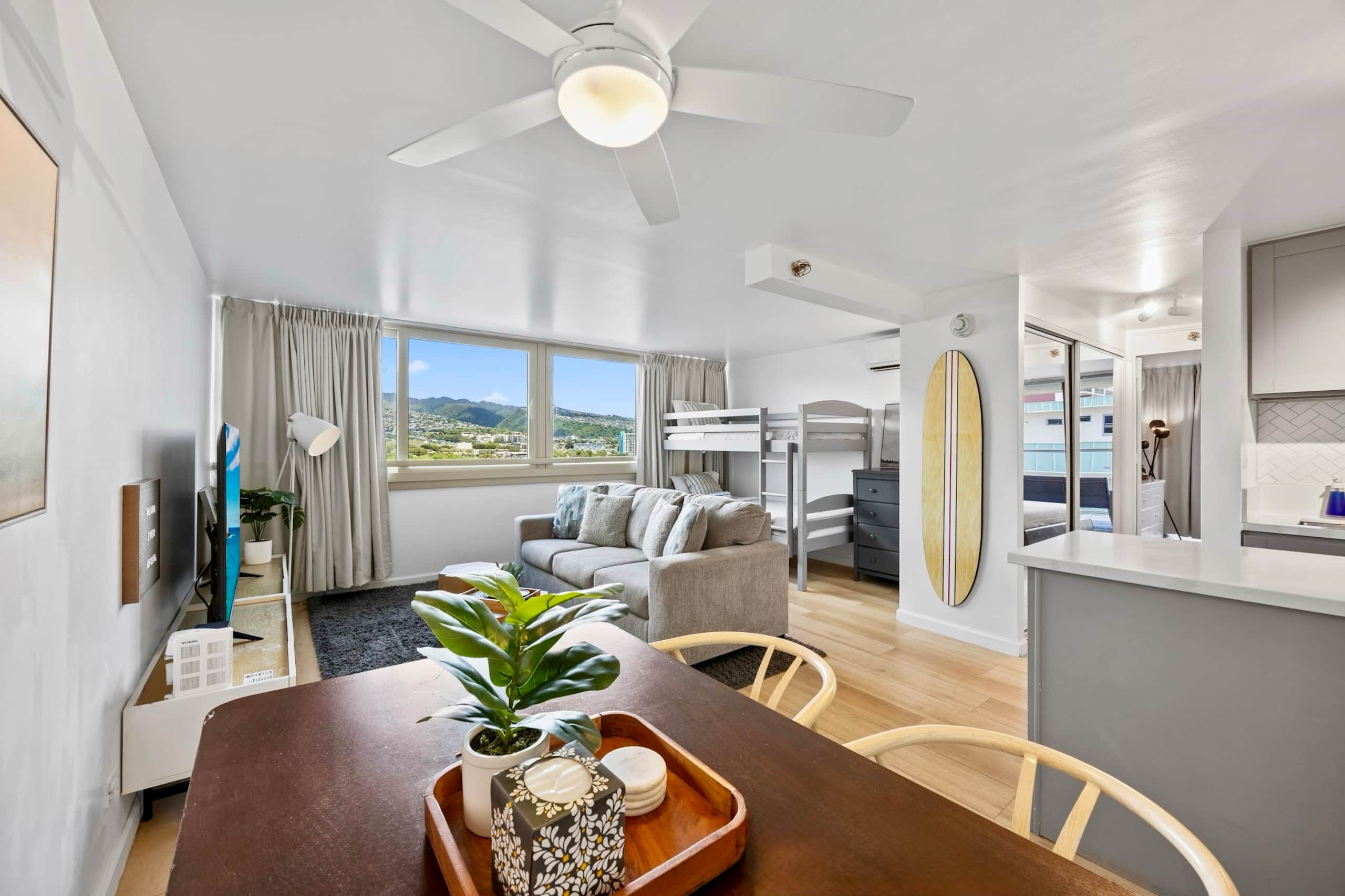 Condo in Honolulu · ★4.96 · 1 bedroom · 4 beds · 1 private bath - Image 8