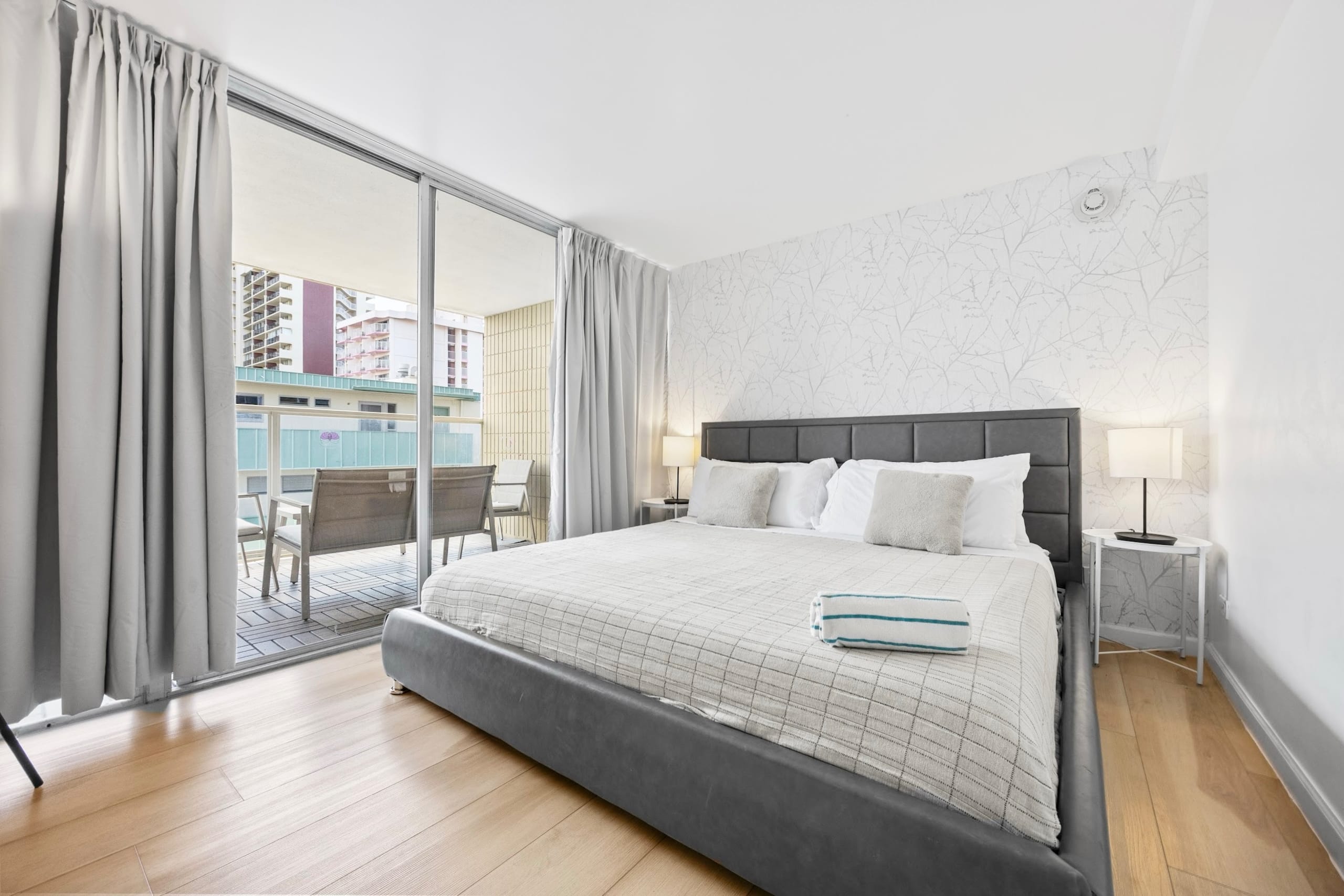 Condo in Honolulu · ★4.96 · 1 bedroom · 4 beds · 1 private bath - Image 38