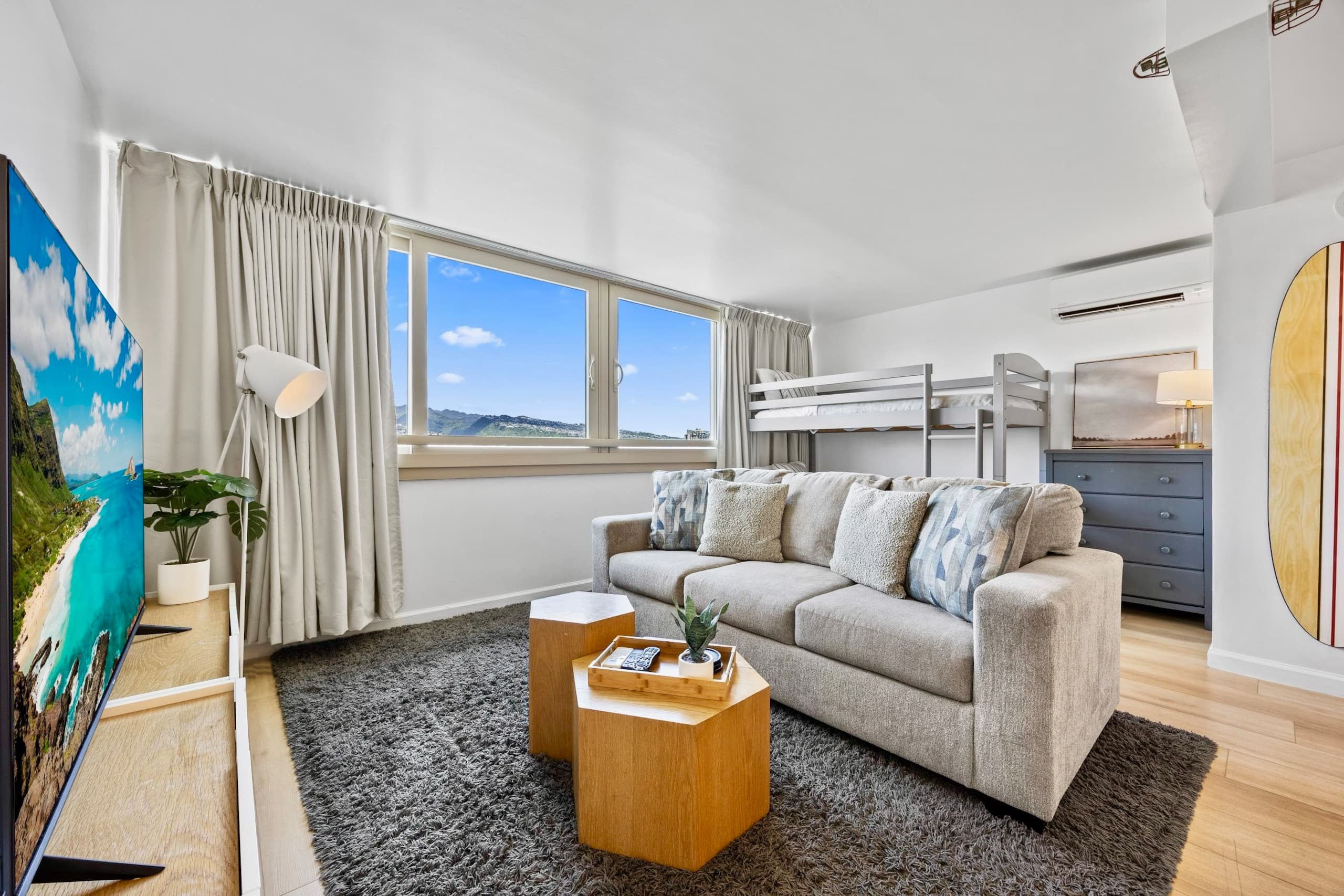 Condo in Honolulu · ★4.96 · 1 bedroom · 4 beds · 1 private bath - Image 5