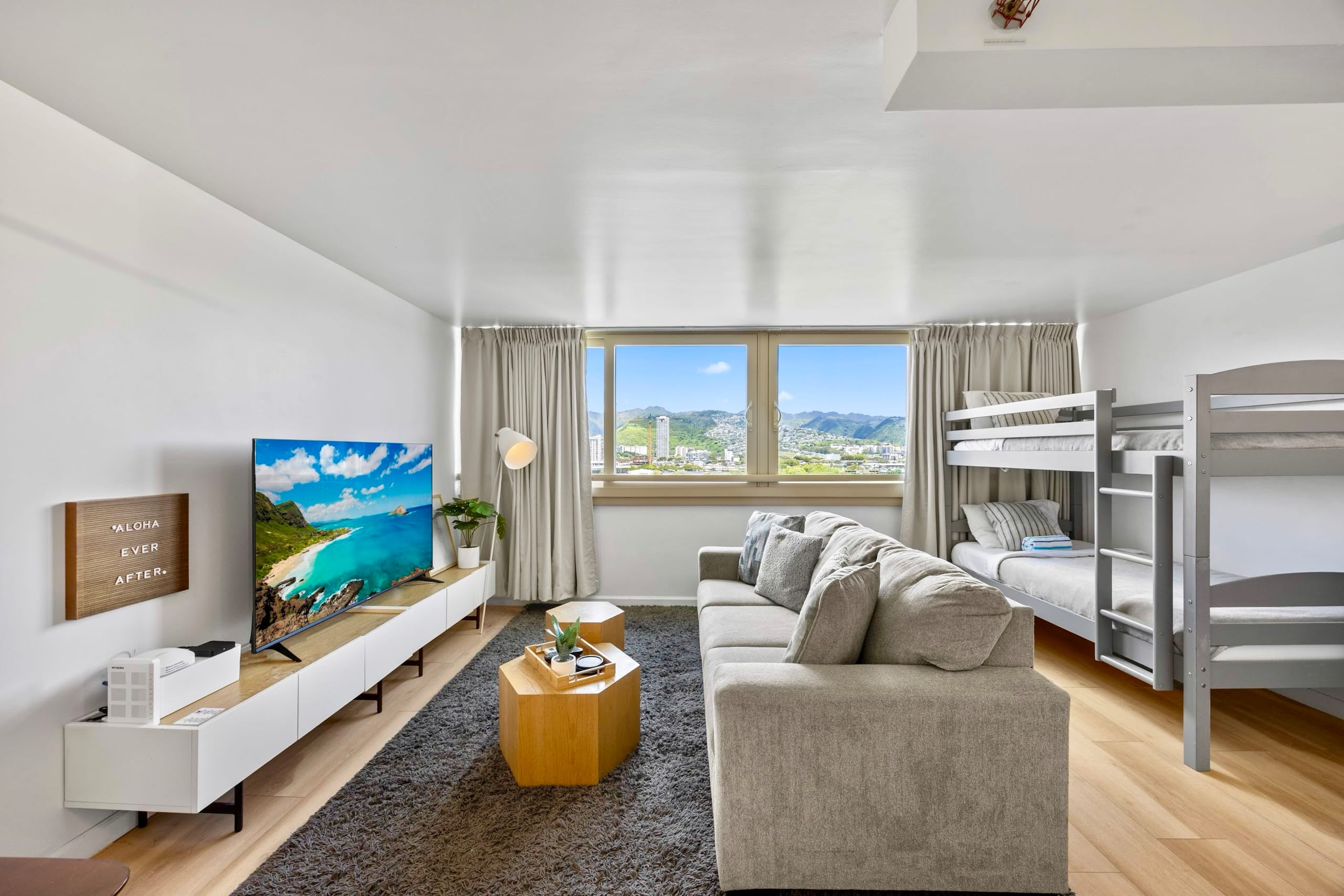 Condo in Honolulu · ★4.96 · 1 bedroom · 4 beds · 1 private bath - Image 10
