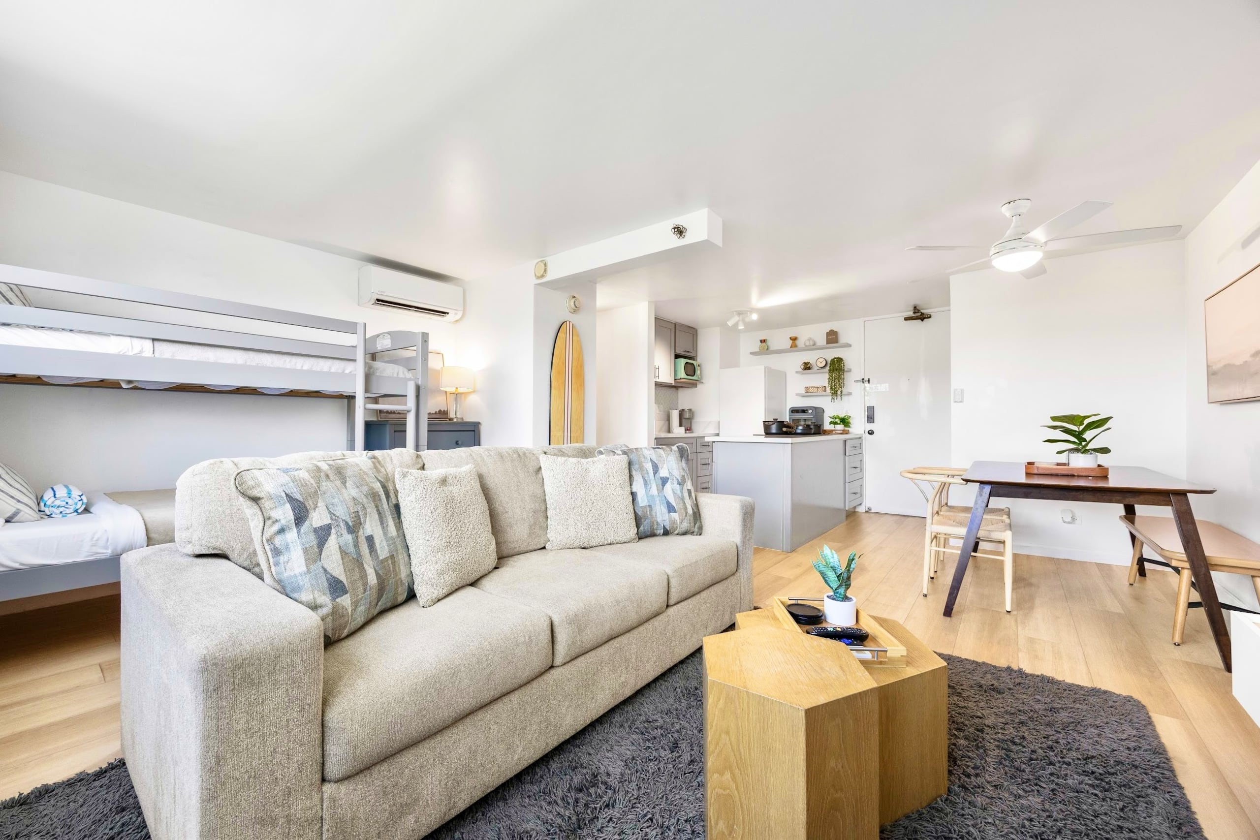 Condo in Honolulu · ★4.96 · 1 bedroom · 4 beds · 1 private bath - Image 15